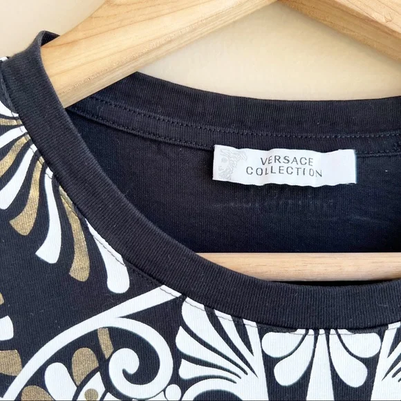 VERSACE Men’s Black Fitted Tee Size Small Short Sleeve - Picture 4 of 8
